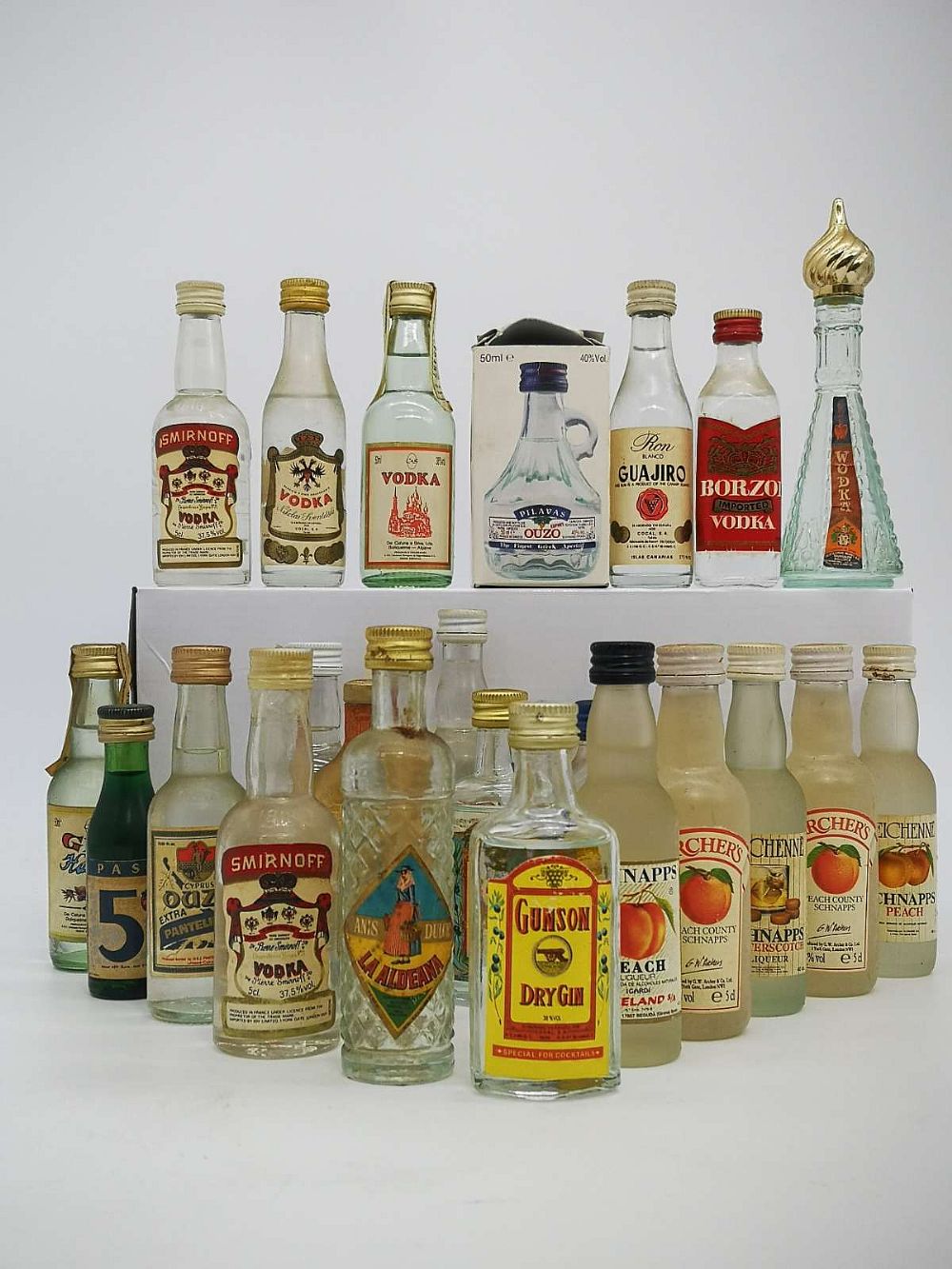 Compra Miniature di gin, vodka e liquori - Singolo in miniatura di vodka di  malto d'orzo all'ingrosso